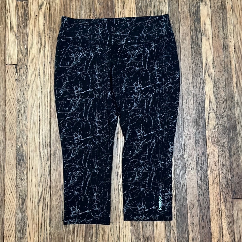 NWOT Reebok Cropped Leggings In SZ Large